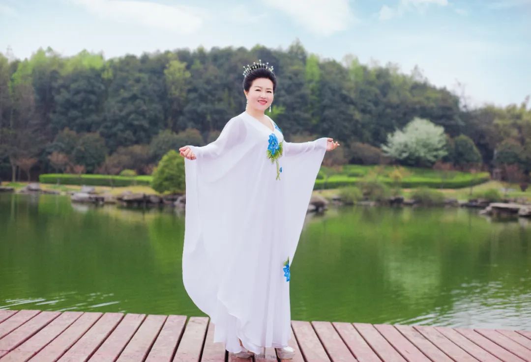  最美撫仙湖，最撫“凡人”心！《萬合智慧覺醒》5月24日云南撫仙湖開啟！讓我們一起遇見最美的自己！ 